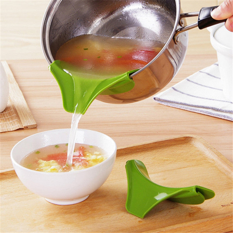 Silicone Clip-On Pouring Spout | Spill Proof Pot & Pan Pour Helper | Kitchen Gadget