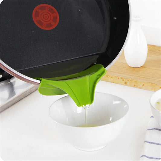 Silicone Clip-On Pouring Spout | Spill Proof Pot & Pan Pour Helper | Kitchen Gadget