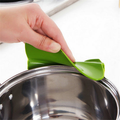 Silicone Clip-On Pouring Spout | Spill Proof Pot & Pan Pour Helper | Kitchen Gadget